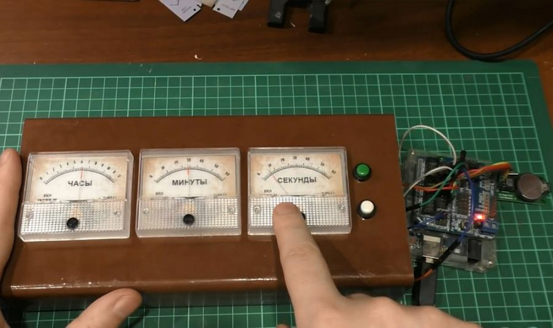 Часы на аналоговых стрелочных вольтметрах своими руками