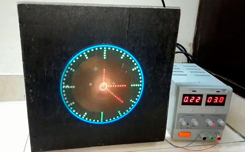 Часы с механической разверткой (Propeller Clock)